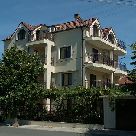 Family Hotel Bellehouse Chernomorets Exterior photo