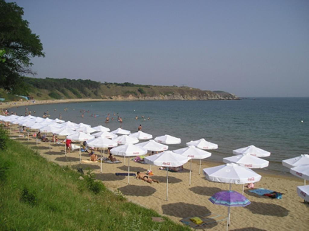 Family Hotel Bellehouse Chernomorets Exterior photo